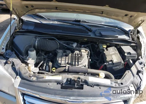 2011 Chrysler Town & Country Touring z USA, uszkodzony, nr VIN 2A4RR5DG2BR780023